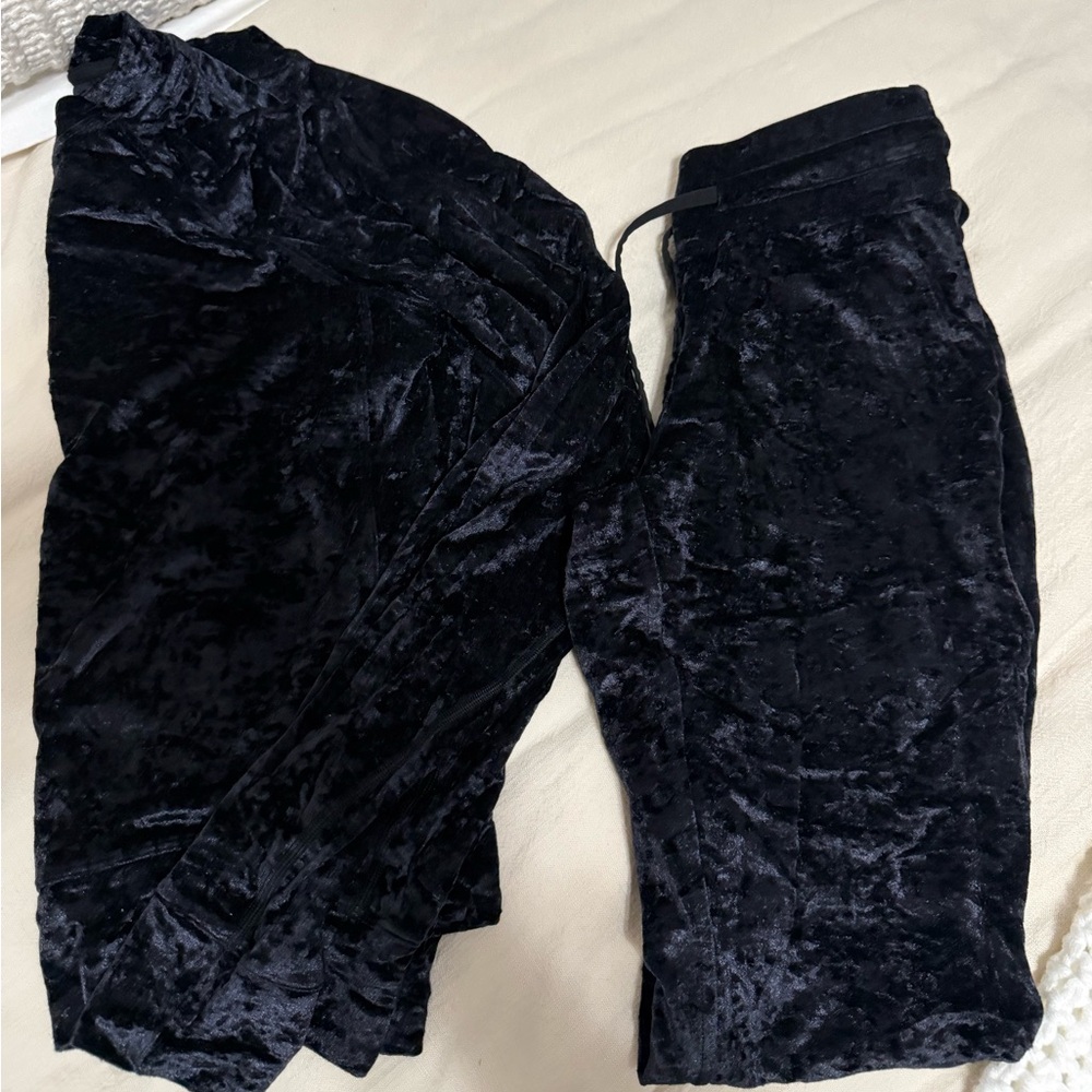 Women’s Lululemon Black Crushed Velvet Set- Jogger & Crew